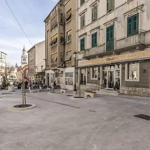 Alojamento de Acomodação e Pequeno-almoço Jupiter Lux, Split